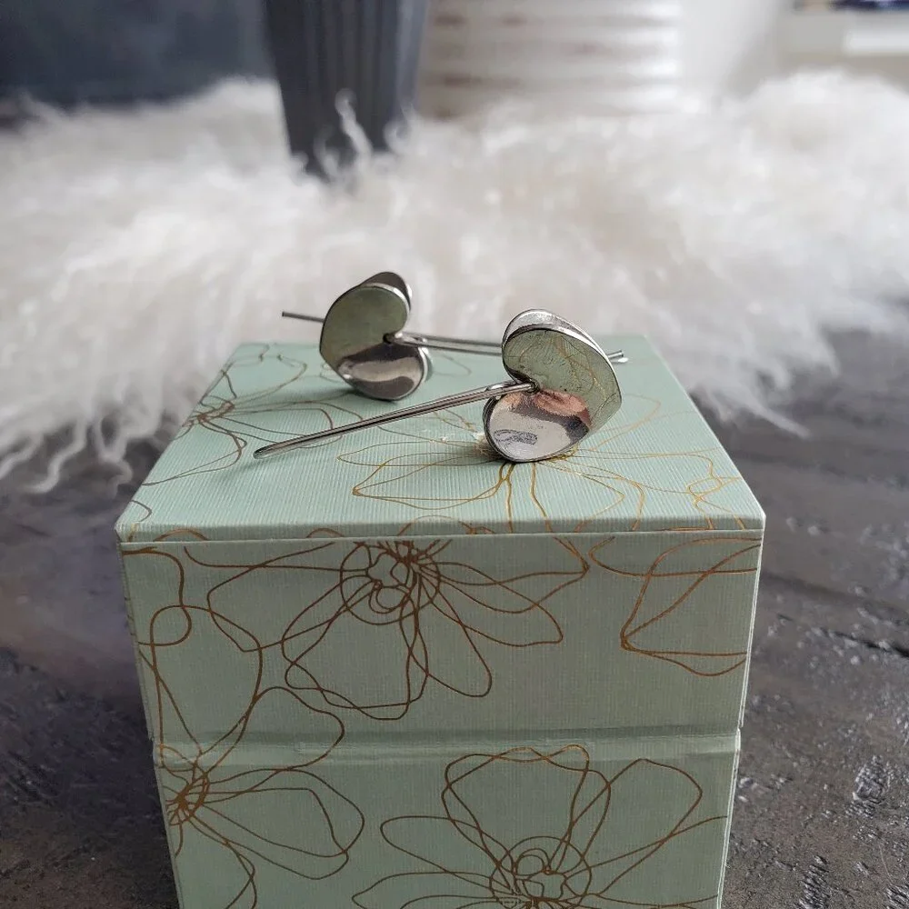 Sterling silver, flutter hearts on shepherds hook earrings - Picture 1 of 5